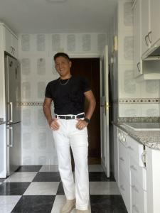 667284258: Chico busca chica en Madrid