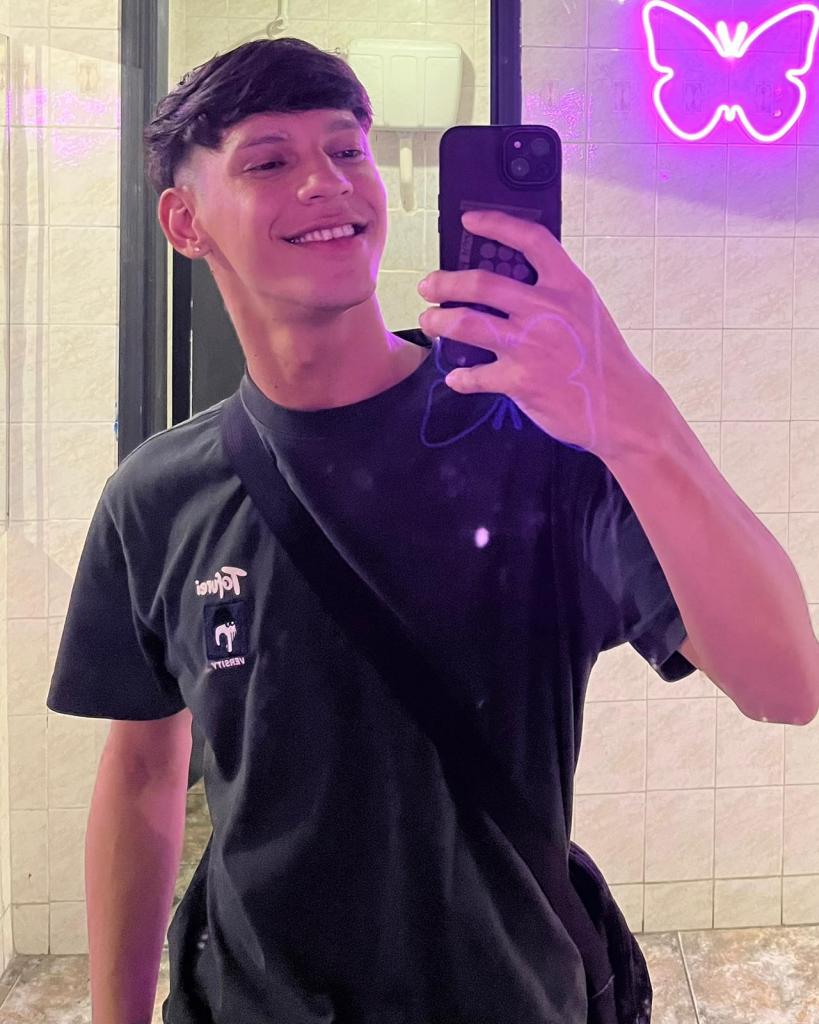 674344545: Chico busca chica en Sevilla