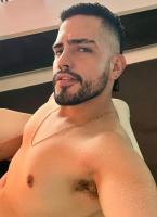 663472731: Chico busca chica en Barcelona