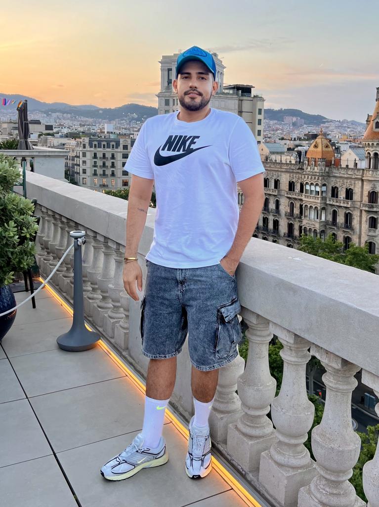 663472731: Chico busca chica en Barcelona