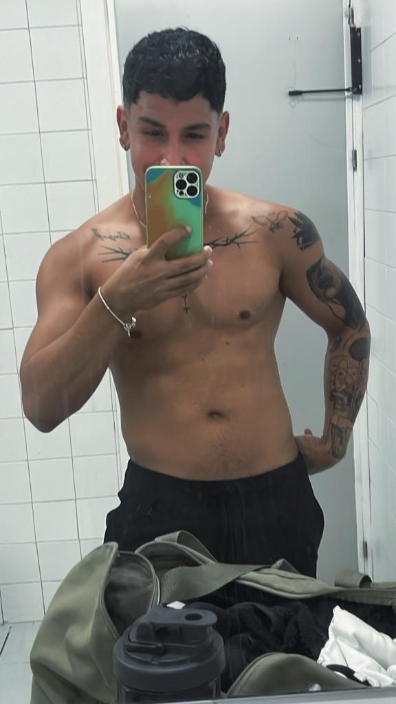 Chico busca chica en Sevilla: 