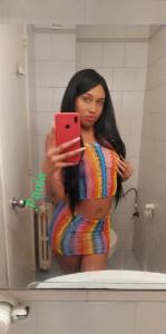 611223413: Chica busca chico en Barcelona