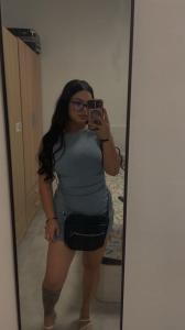 643685297: Chica busca chico en Gerona