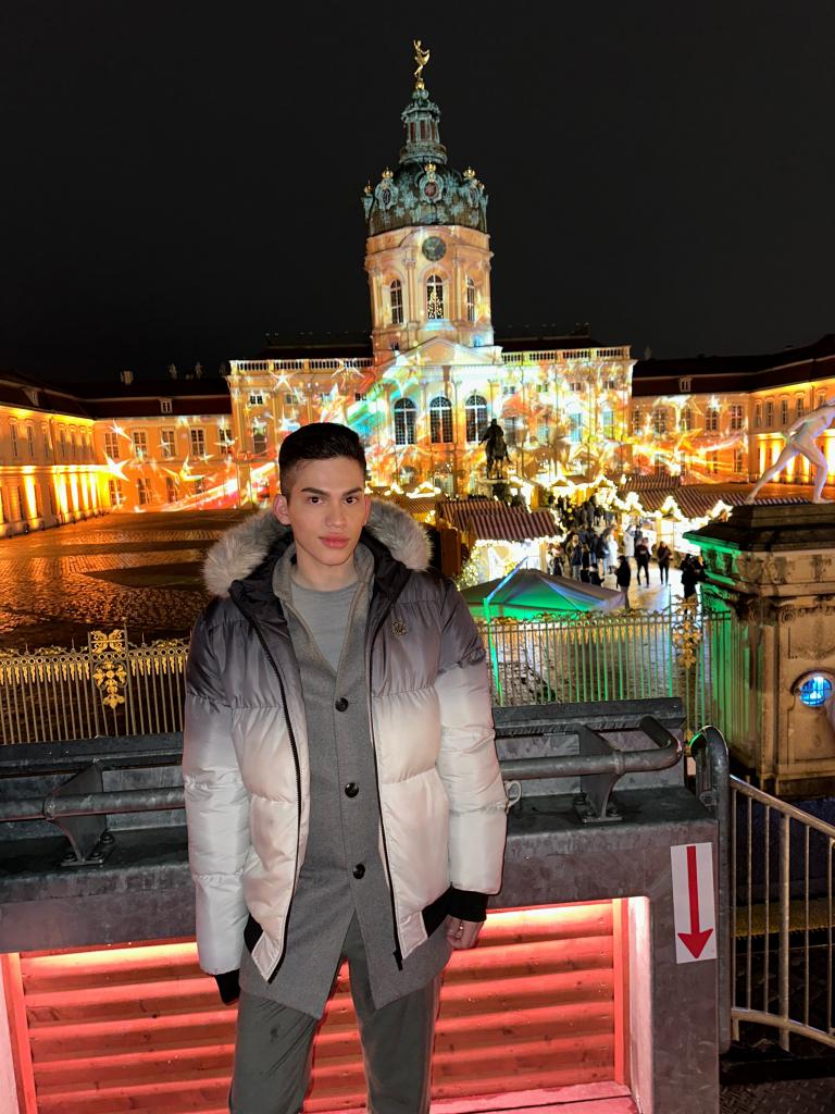 607157425: Chico busca chica en Valladolid