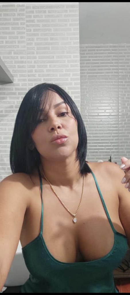 677600390: Chica busca chico en Barcelona