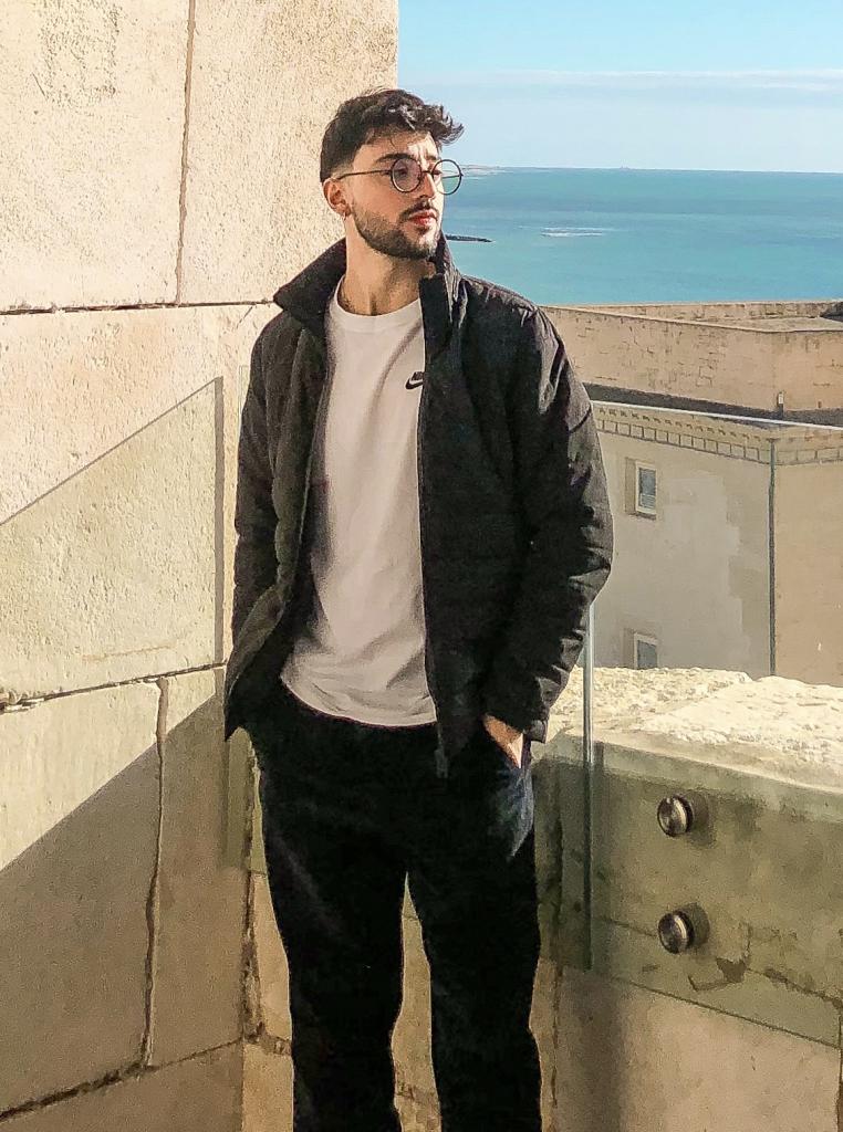 637705099: Chico busca chica en Valencia