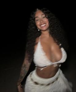 631373075: Chica busca chico en La Coruña