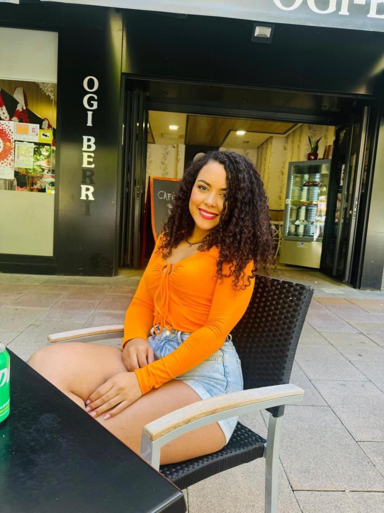 672994351: Chica busca chico en Burgos