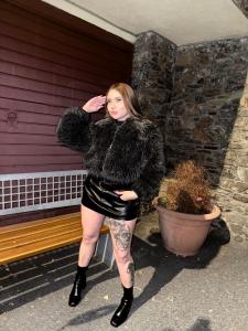 647254110: Chica busca chico en Lérida