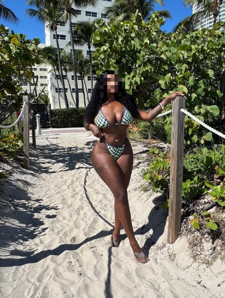 Chica busca chico en Huelva: 