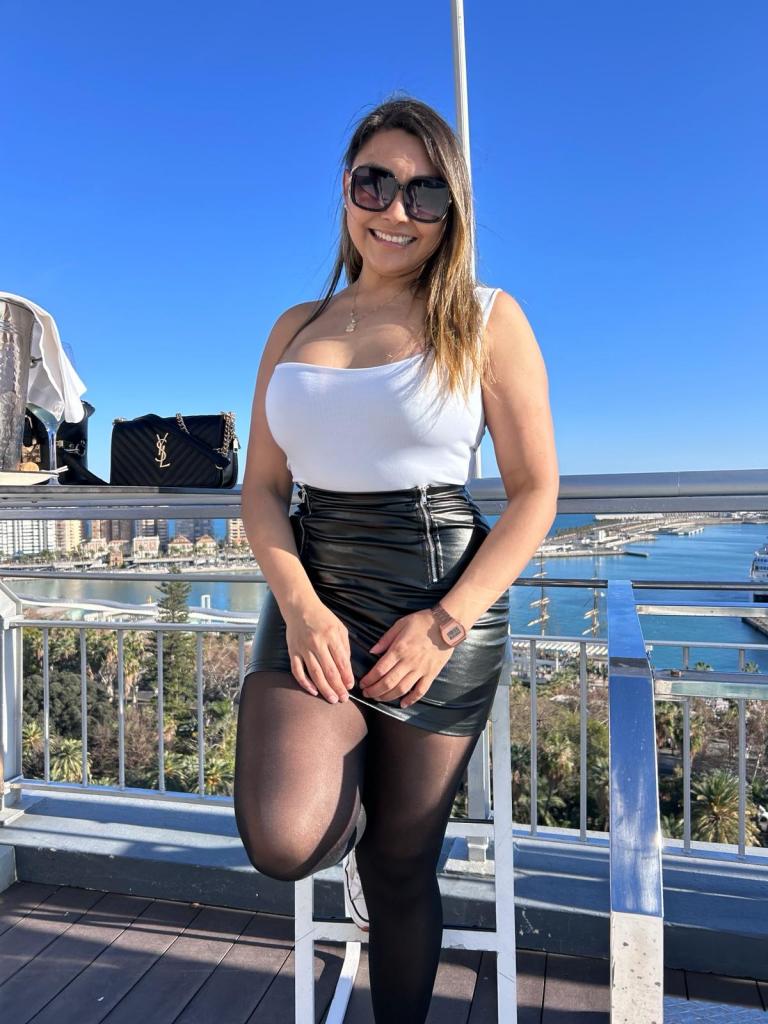 Chica busca chico en Granada: Chica busca chico