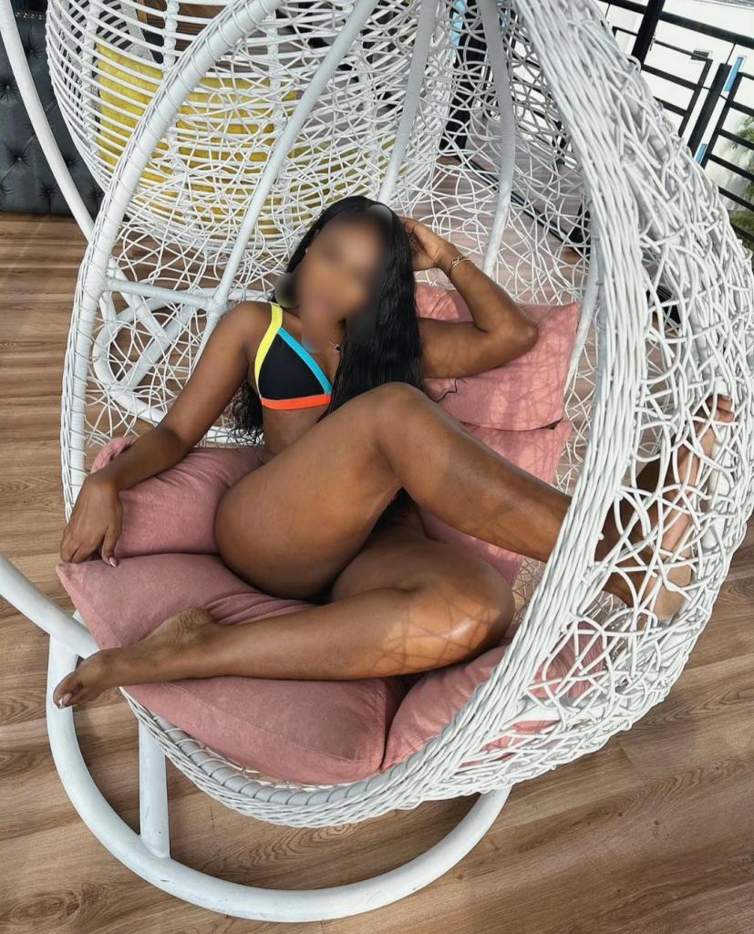 Chica busca chico en Granada: 