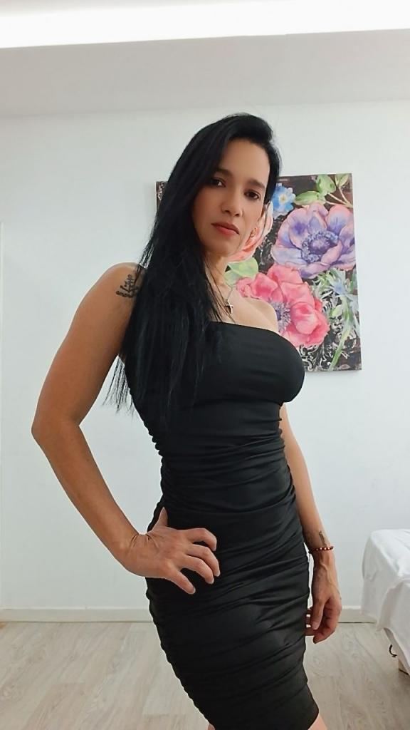 692123321: Chica busca chico en Ibiza
