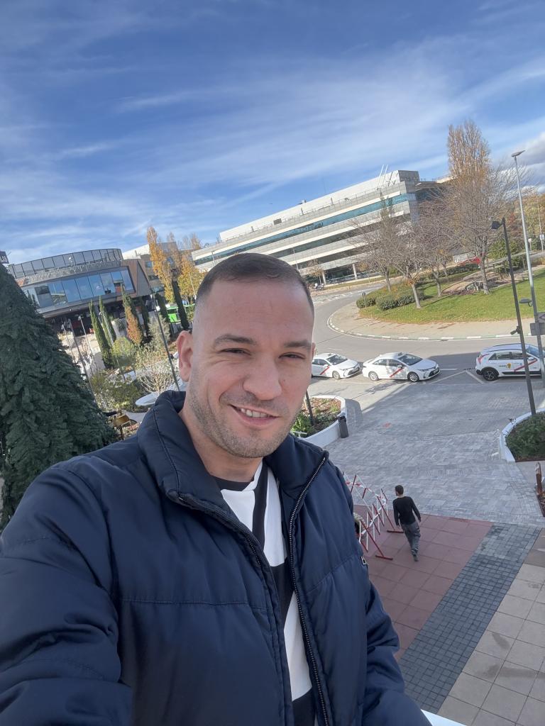 633811824: Chico busca chica en Madrid