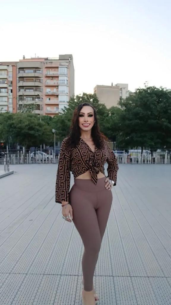 667054614: Travesti en Barcelona