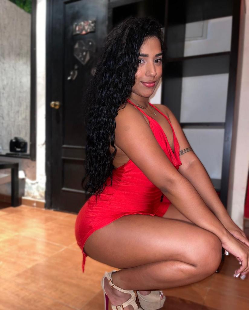 645952609: Chica busca chico en Sevilla