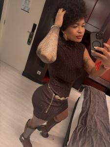 663174234: Chica busca chico en Barcelona