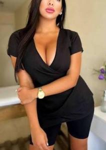 631369065: Chica busca chico en Barcelona