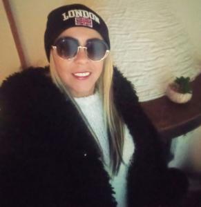 681880667: Chica busca chico en Sevilla