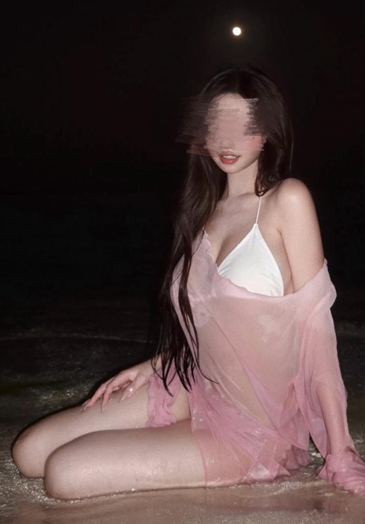 667592035: Chica busca chico en Barcelona