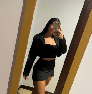 614796092: Chica busca chico en Sevilla