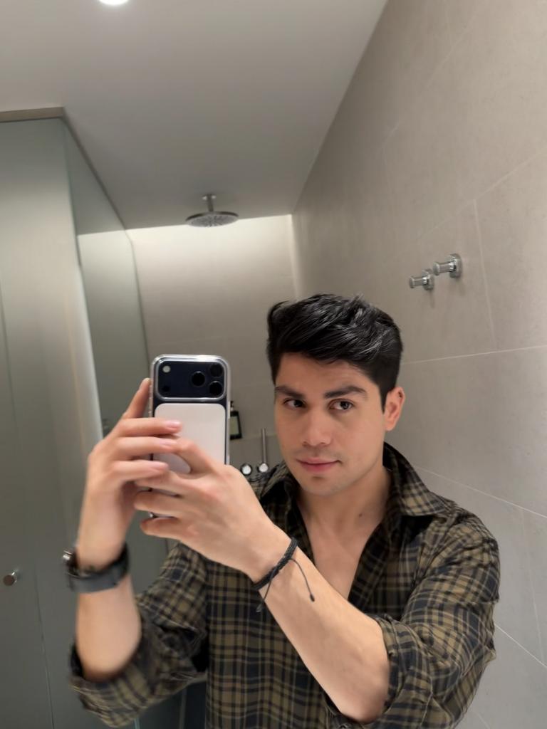 692543750: Chico busca chica en Barcelona