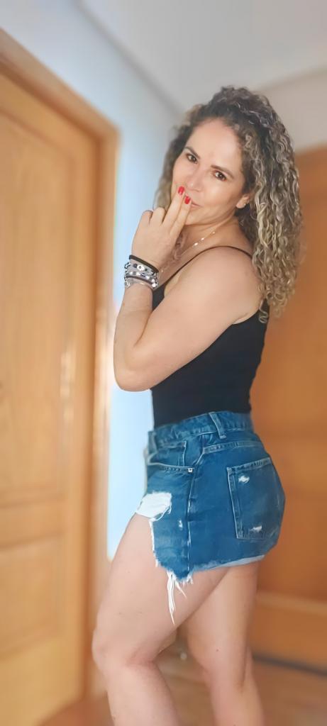 653980398: Chica busca chico en Orense