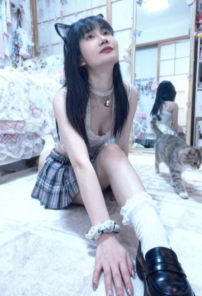 697964418: Chica busca chico en Madrid