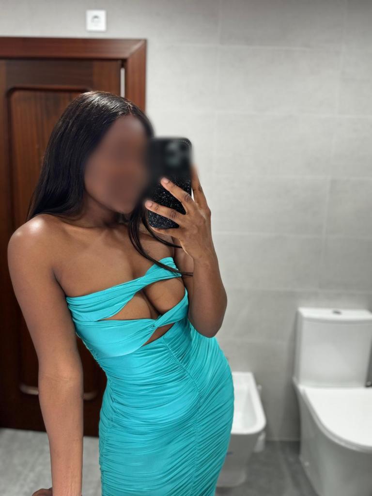 614297786: Chica busca chico en Málaga