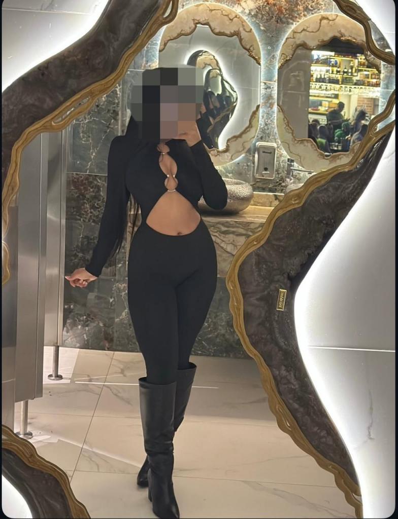 645578117: Chica busca chico en Barcelona