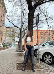 670841322: Chica busca chico en Madrid