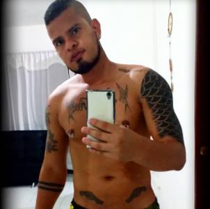 663124699: Chico busca chica en Pontevedra