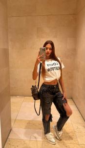 610852421: Chica busca chico en Ibiza