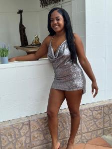 647603187: Chica busca chico en Sevilla