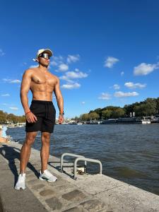 624169622: Chico busca chica en Barcelona