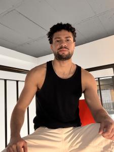 613839977: Chico busca chica en Valencia