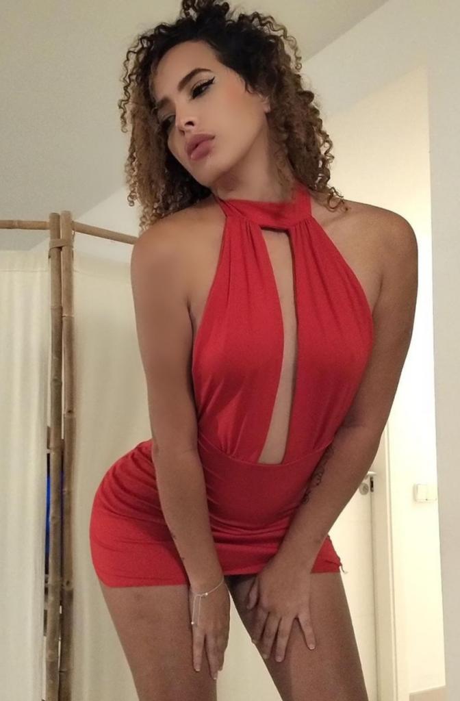 Chica busca chico en Ibiza: 