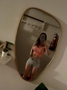 610780307: Chica busca chico en Madrid