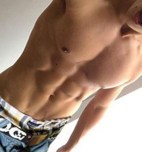 Chico busca chica en Sevilla: 