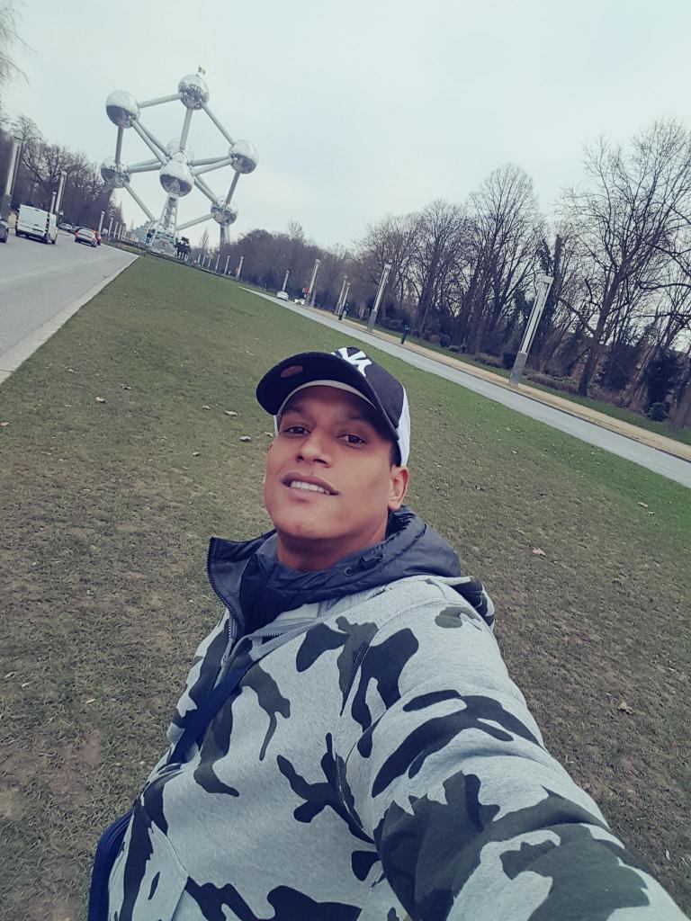 Chico busca chica en Barcelona: 