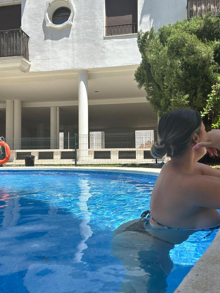 Chica busca chico en Cádiz: 