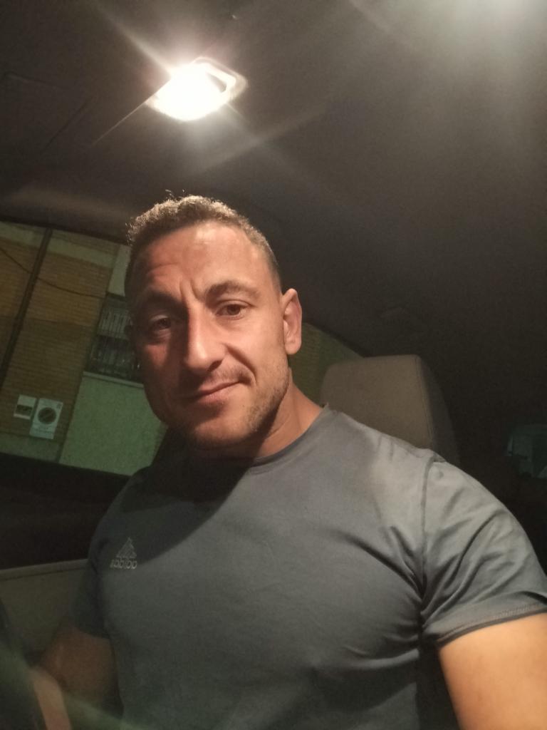 Chico busca chica en Sevilla: 