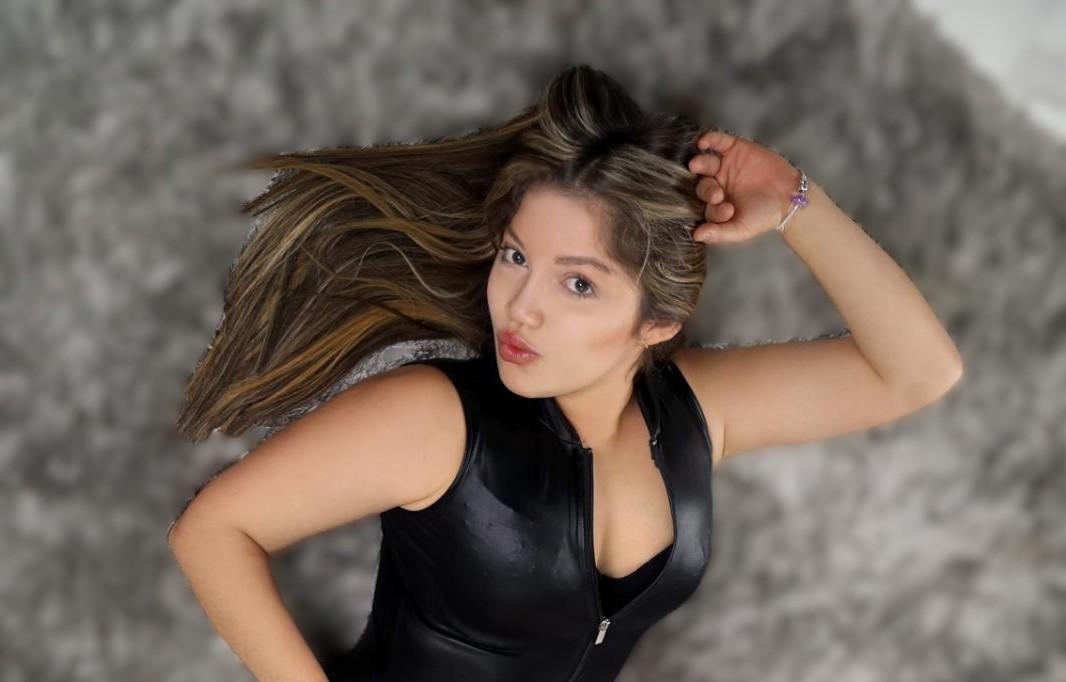 670498694: Chica busca chico en La Coruña