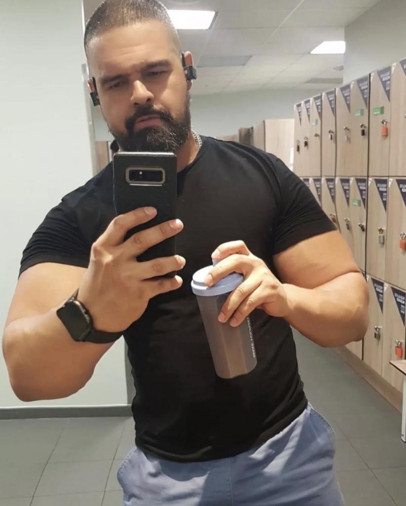 687716981: Chico busca chica en Zaragoza