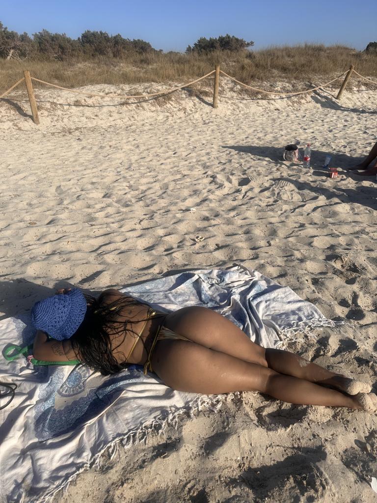 Chica busca chico en Ibiza: 