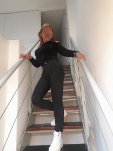 611240839: Chica busca chico en Madrid