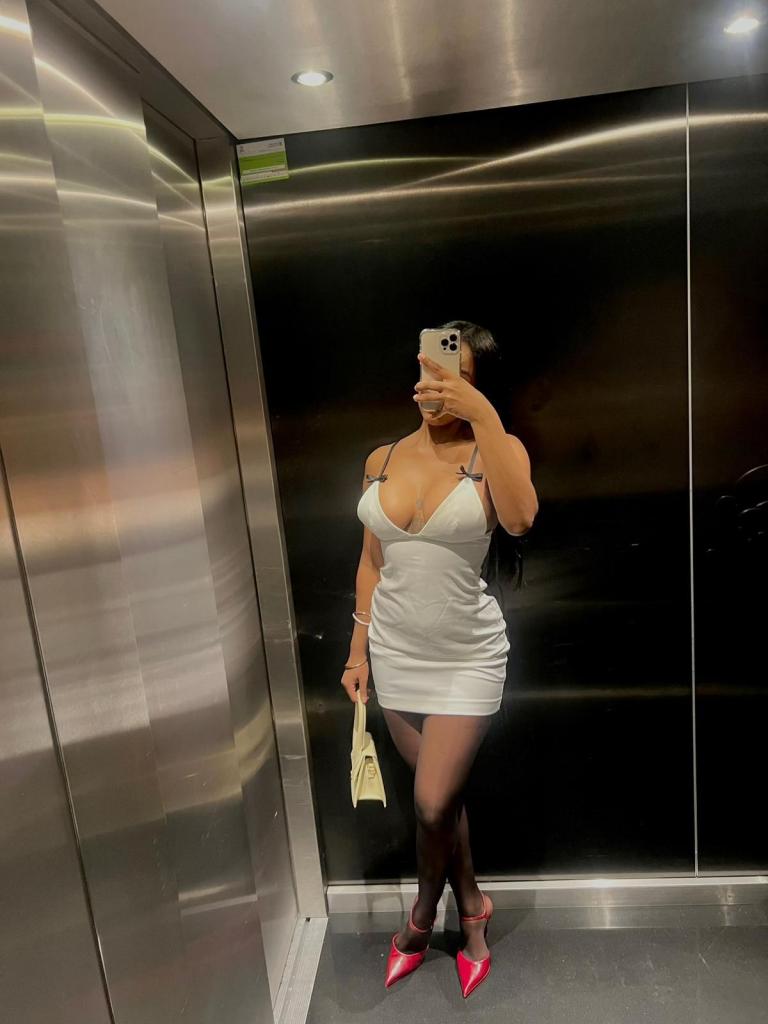 695774891: Chica busca chico en Barcelona