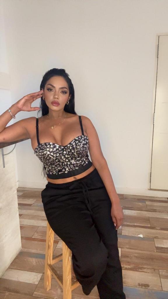 641770879: Chica busca chico en Cantabria