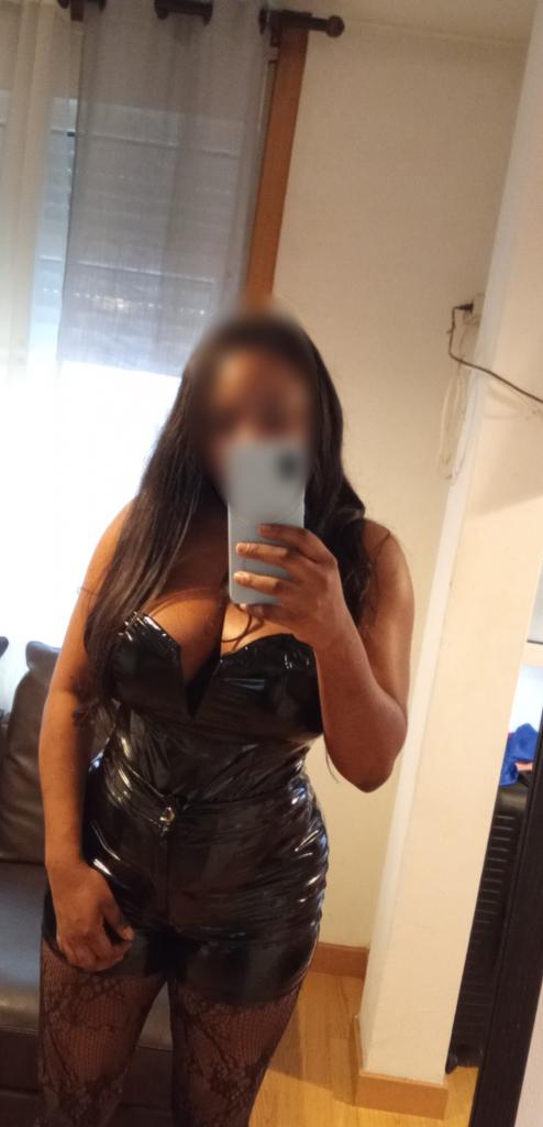 624010969: Chica busca chico en La Coruña