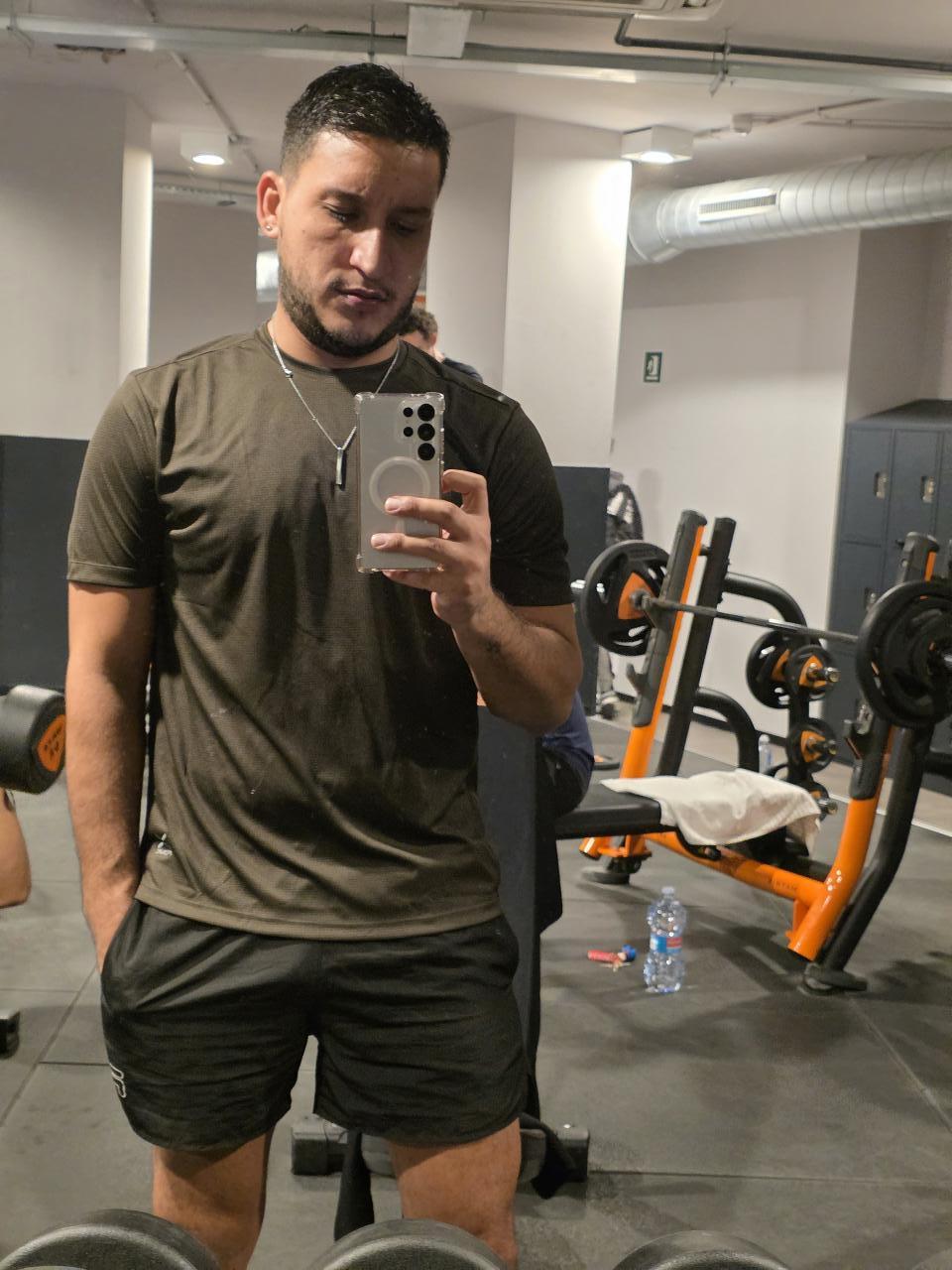 667839646: Chico busca chica en Valencia